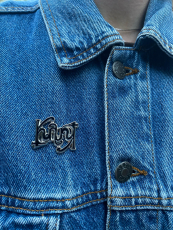 Pin Logo silber-schwarz
